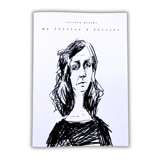 Couverture noir et blanc du livre De février à février, publié par Modern Times, avec autoportrait de l’auteure.